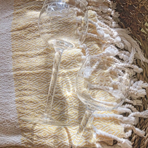 Pair of Spiral Star Etched Crystal Wine Glasses - Picture 8 of 15